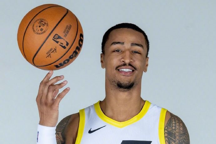 约翰·科林斯执行2658万美元球员选项:留守爵士,未来何去何从?   约翰·科林斯执行2658万美元球员选项:留守爵士,未来何去何从?