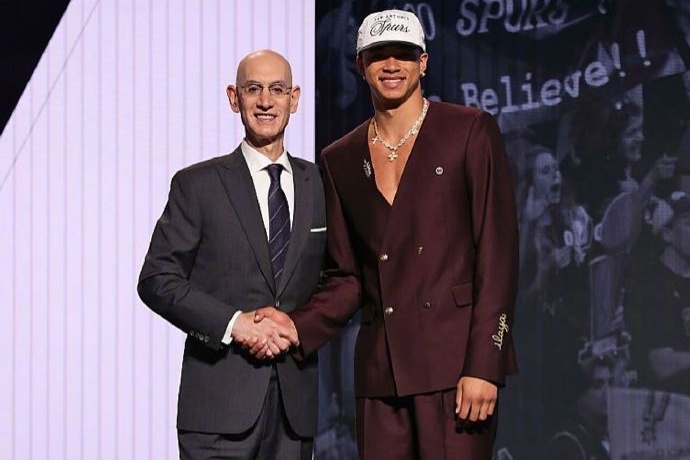 马刺 14 号签选中卡特・布莱恩特,锋线再添潜力新星 马刺 14 号签选中卡特・布莱恩特,锋线再添潜力新星