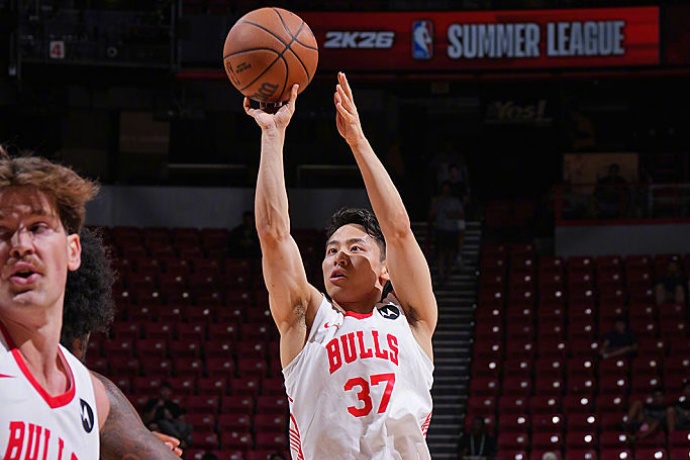 河村勇辉新赛季身披 8 号,续写公牛 8 号传奇篇章 河村勇辉新赛季身披 8 号,续写公牛 8 号传奇篇章